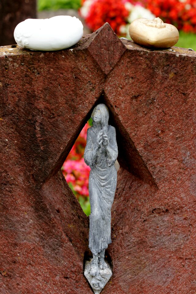 Commemorate contemplative meditation