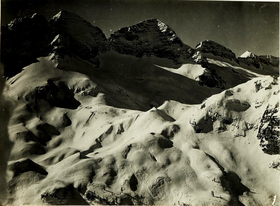 Übersichtsaufnahme zu Teleaufnahme Nr, 3124.Blick auf Kanin, Konfin, Itl.Kanzel mit den feindl.Stellungen.Aufg.aus der Schuss-Scharte der Jnftr.Stellung am kleinen Schlichtl. (27-2 1917.) (BildID 15498783)