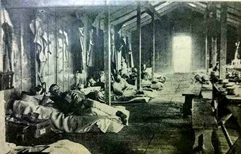 Čeští záložníci v barácích v Pulji (1913)