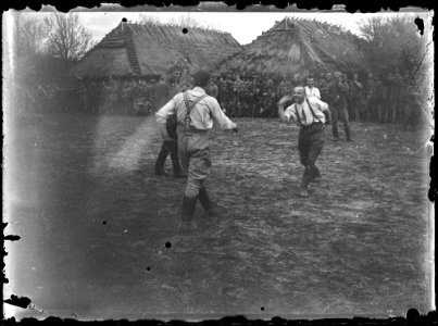 Żołnierze 2puł LP podczas zabawy 02, Wołyń, 1916