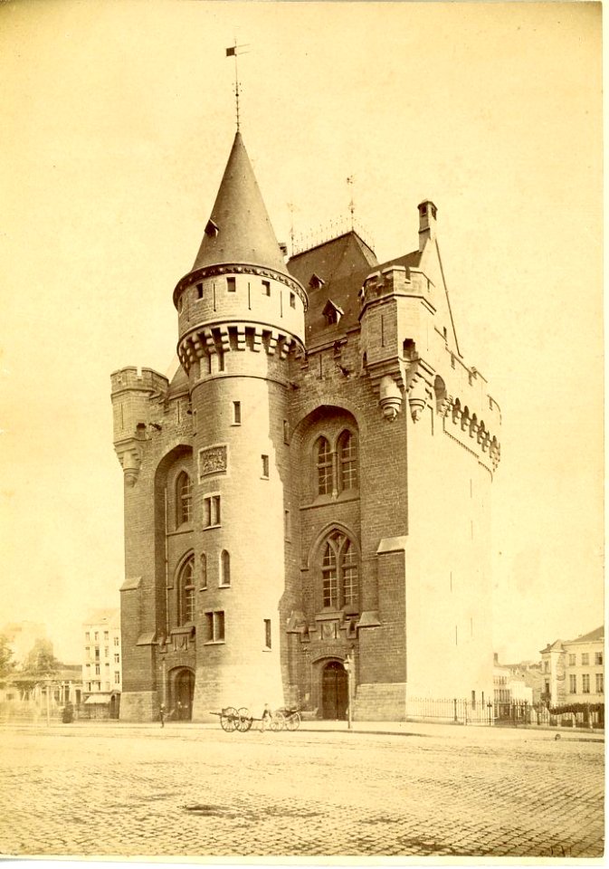Брюсель. Porte de Hal