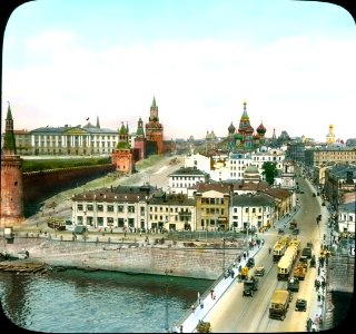 Вид на Москворецкую улицу и Васильевский спуск от Большого Москворецкого моста