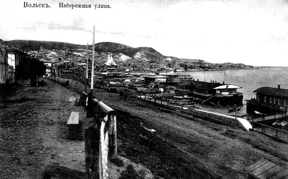 Вольск Набережная улица, вид на пристань и Церковь Успения