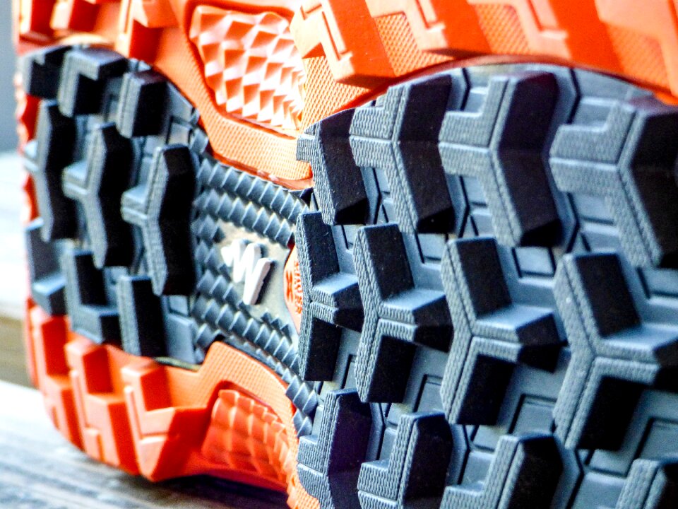 Hiking shoes shoestring color