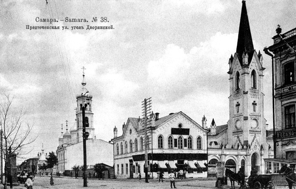 Перекресток Предтеченской и Дворянской улиц