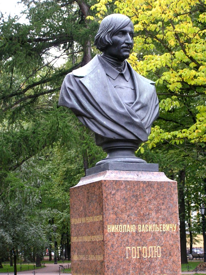 Памятник Гоголю в Александровском саду