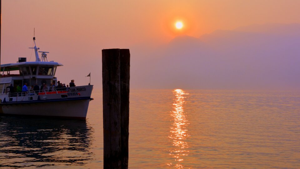 Sun mooring reflection photo