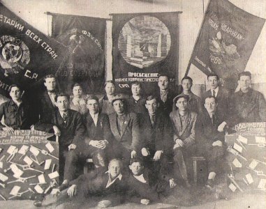 СУМЗ. Группа мастеров и выпускников школы ФЗУ, 1934