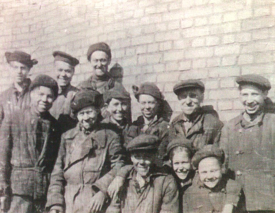 СУМЗ. Монтажники обогатительной фабрики, 1945
