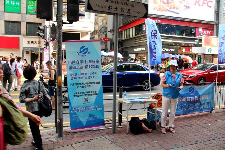 保公義撐修法大聯盟灣仔街頭派發《逃犯條例》釋疑解惑文宣