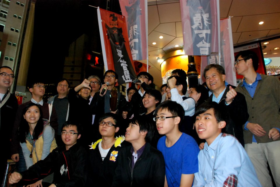 多個香港民間團體代表參與學民思潮舉辦的「倒數跨越末日 - 倒梁爭民主起動晚會」 01