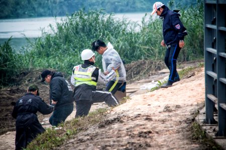 台灣繼續搜尋復興航空235號班機空難失踪者 (6)