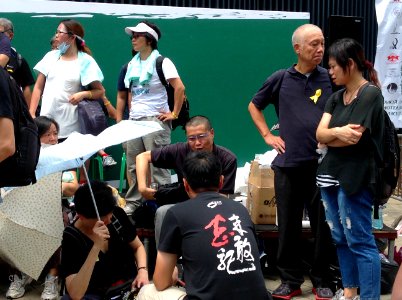 數千香港市民雲集政府總部聲援被困公民廣場學生 (5)