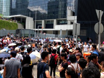 數千香港市民雲集政府總部聲援被困公民廣場學生 (19)
