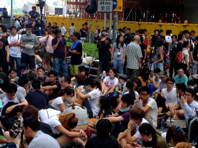 數千香港市民雲集政府總部聲援被困公民廣場學生 (9)