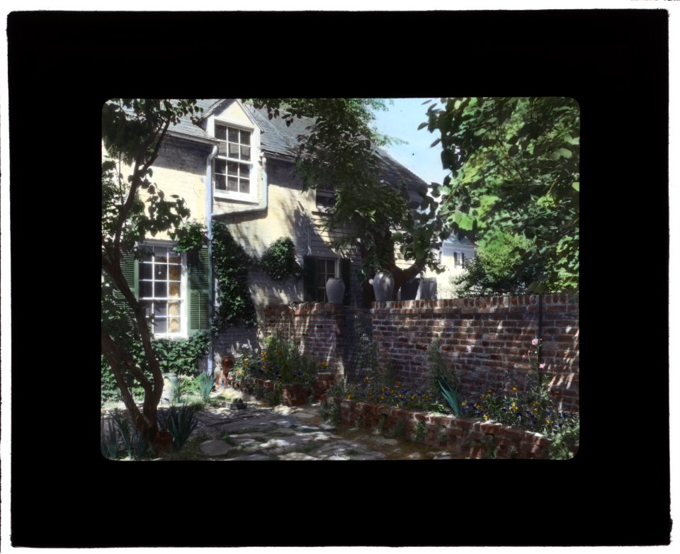 Thomas R. Boggs house, 301-305 Amelia Street, Fredericksburg, Virginia. Terrace at The Quarters LCCN2007686336