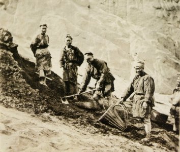 Thomson, John - Kulis Schürfen Kohle im Tagebau (Zeno Fotografie)