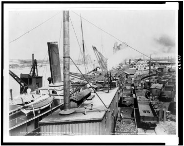 Thornberger hoists unloading ore, Lackawanna ore docks, Buffalo, N.Y. LCCN94509962 photo