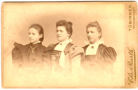 Three girls in Tübingen (1)