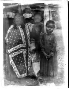 Three Havasupai Indians, the woman Pana-ma-hi-ta, her son, and Waluthama's daughter, in front of a Hawa or dwelling, ca.1899 (CHS-3783)