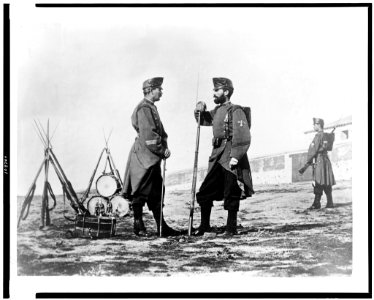 Three Spanish soldiers, full-length portrait, standing, with bayoneted rifles and drums LCCN94512285