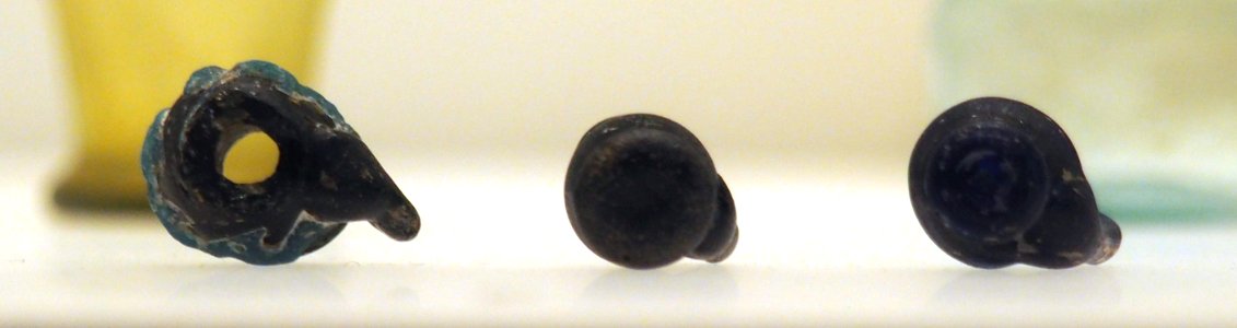 Three vase-shaped pearls-MF 3666-MF 3667-MF 3668-P8190088
