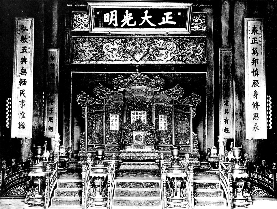 Thron im Chien-ching-kung