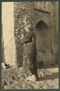 Throwing mud at a Shrine as a cure for skin disease