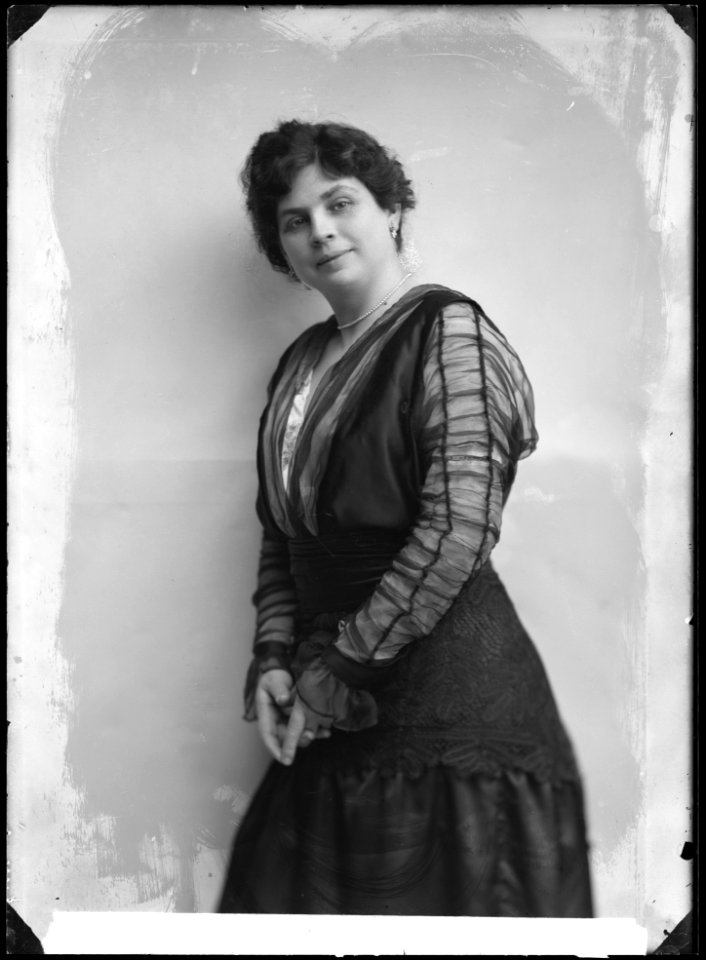Thyra Schubert Wise, opera singer - SMV - NS026