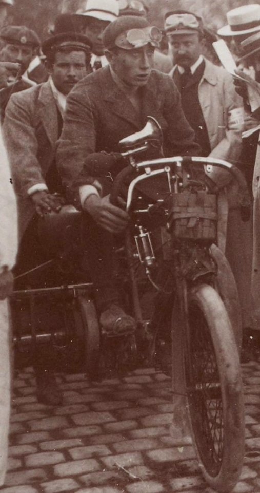 Théodore Pilette (sur De Dion-Bouton au Circuit des Ardennes 1904)