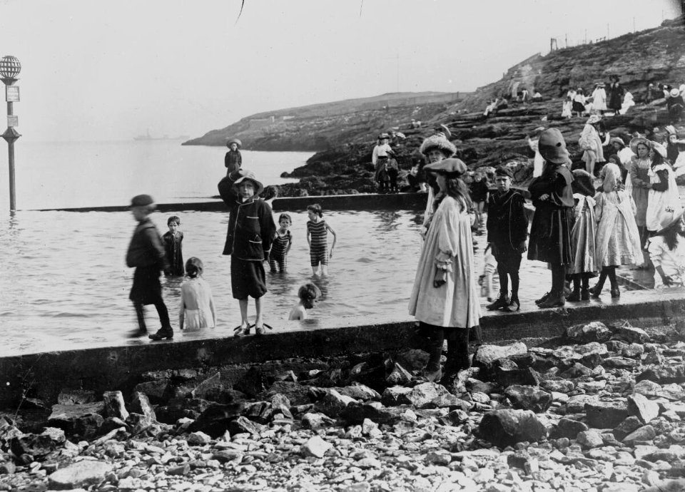 Tidal pool on Barry Island (4641541)
