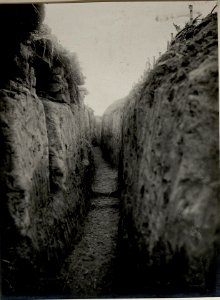 Tiefgang eines Schützengrabens. 28. X. 1915. (BildID 15540601)