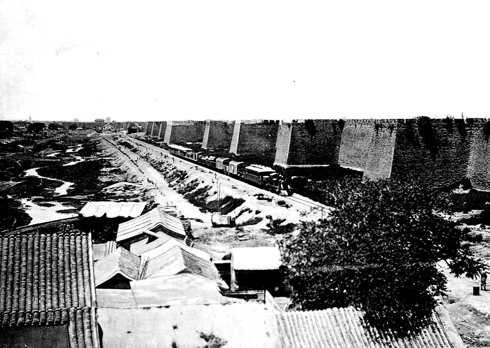 Tientsin-Bahn an der Tartarenmauer