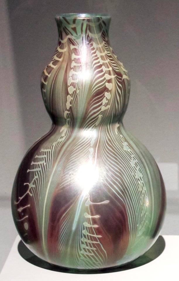 Tiffany - Double gourd-shaped vase with stylized painted leaves