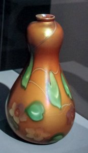 Tiffany - Double gourd-shaped bottle with flowers photo