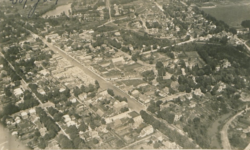 Tillsonburg Ontario from the Air (HS85-10-36508)