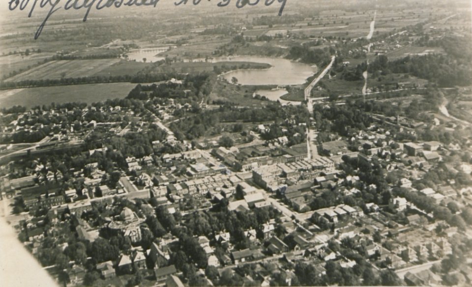 Tillsonburg Ontario from the Air (HS85-10-36509)