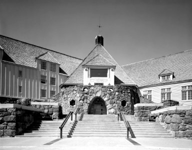 Timberline-Lodge-Entrance-HABS-044737pu