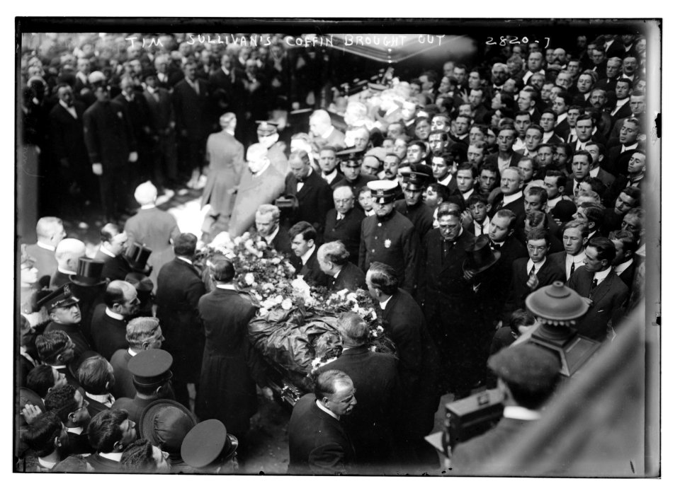 Tim Sullivan's coffin brought out LCCN2014694151