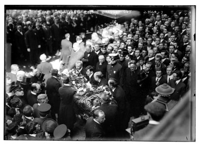 Tim Sullivan's coffin brought out LCCN2014694151