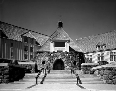 TimberlineLodgeFront