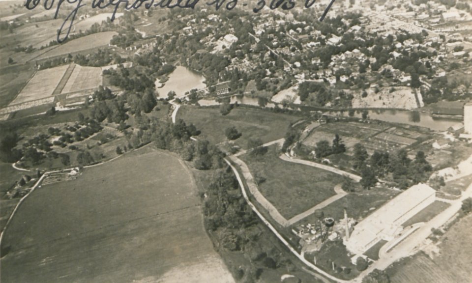 Tillsonburg Ontario from the Air (HS85-10-36507)