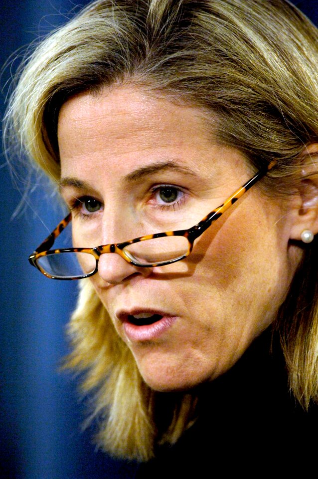 Tina Jonas talks to reporters during a press briefing, 2006