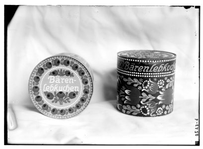 Tins of lebkuchen (cookies), probably manufactured by German company Baren-Schmidt LCCN2014691818
