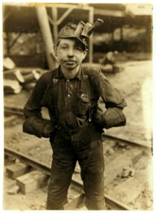 Tipple Boy, (see Photo 150) Turkey Knob Mine, Macdonald, W. Va. Witness E. N. Clopper. LOC cph.3a21702