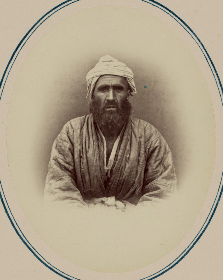 Tipy narodnostei turkestanskago kraia. Iagnaubtsy zhiteli verkhov'ia r. Iagnaub. Khairulla iz kyshl- Kir'enti LCCN2007682085