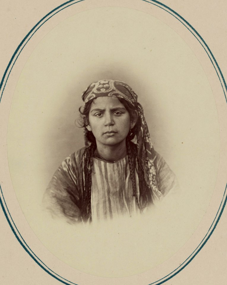 Tipy narodnostei turkestanskago kraia. Evreiki. Banu-ai LCCN2002709918