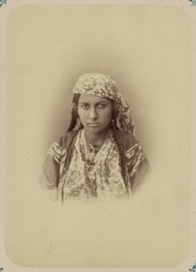Tipy narodnostei turkestanskago kraia. Evreiki- Sipara. LCCN2007682872