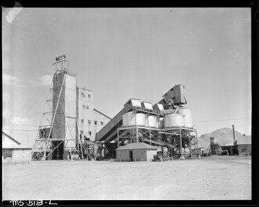 Tipple of the mine. Boulder Valley Coal Company, Centennial Mine, Louisville, Boulder, County, Colorado. - NARA - 540460 photo