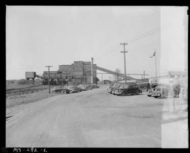 Tipple of this mine which was opened in 1943. Pyramid Coal Company, Victory Mine, Terre Haute, Vigo County, Indiana. - NARA - 540345